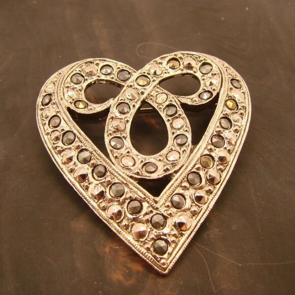 Mixed Rhinestone Studded Heart Brooch Pin Filigree Art Deco Silver Tone 1.5x1.5 - Picture 1 of 11